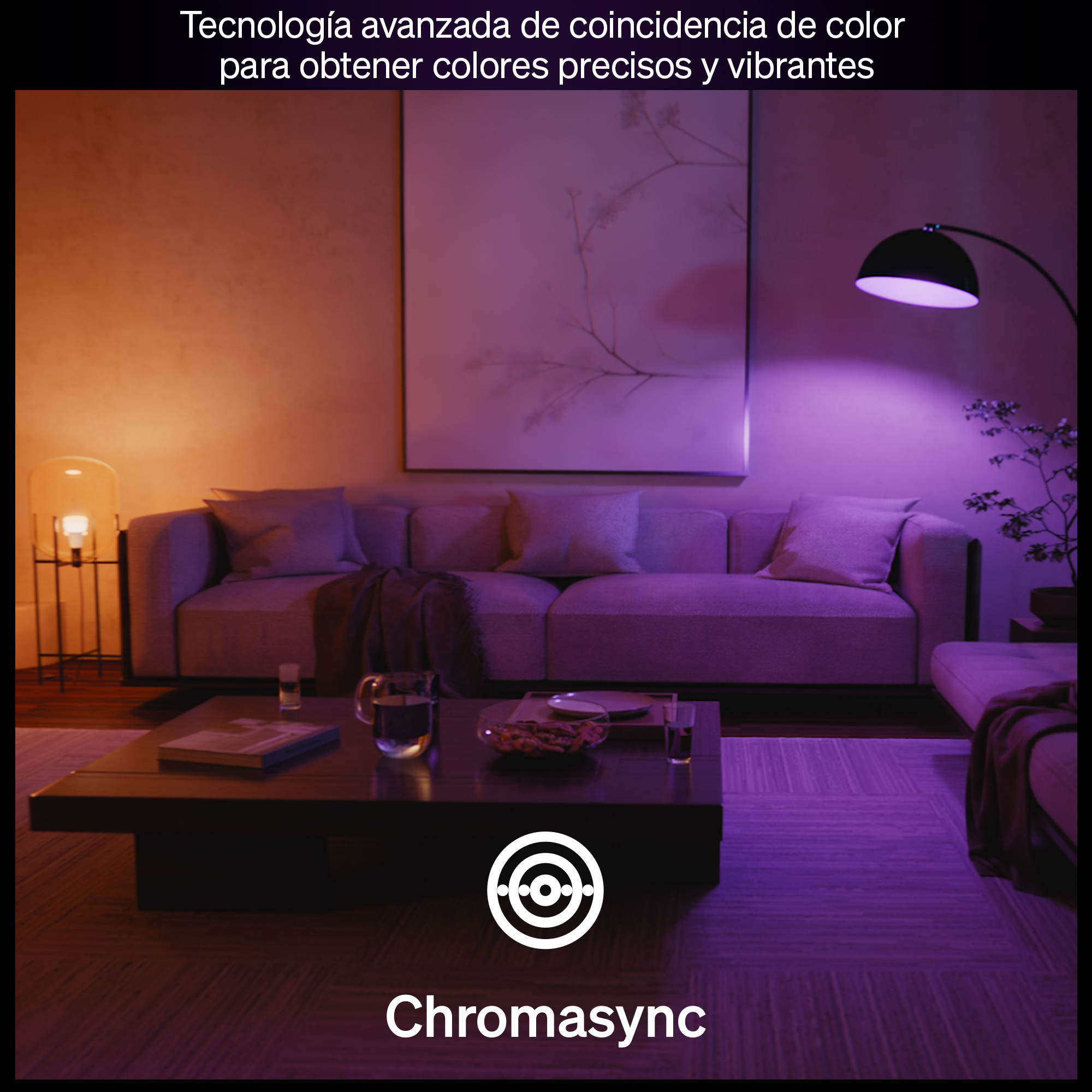 Una sala de estar con sofá, mesa de centro y lámpara de pie, iluminada en naranja y púrpura.