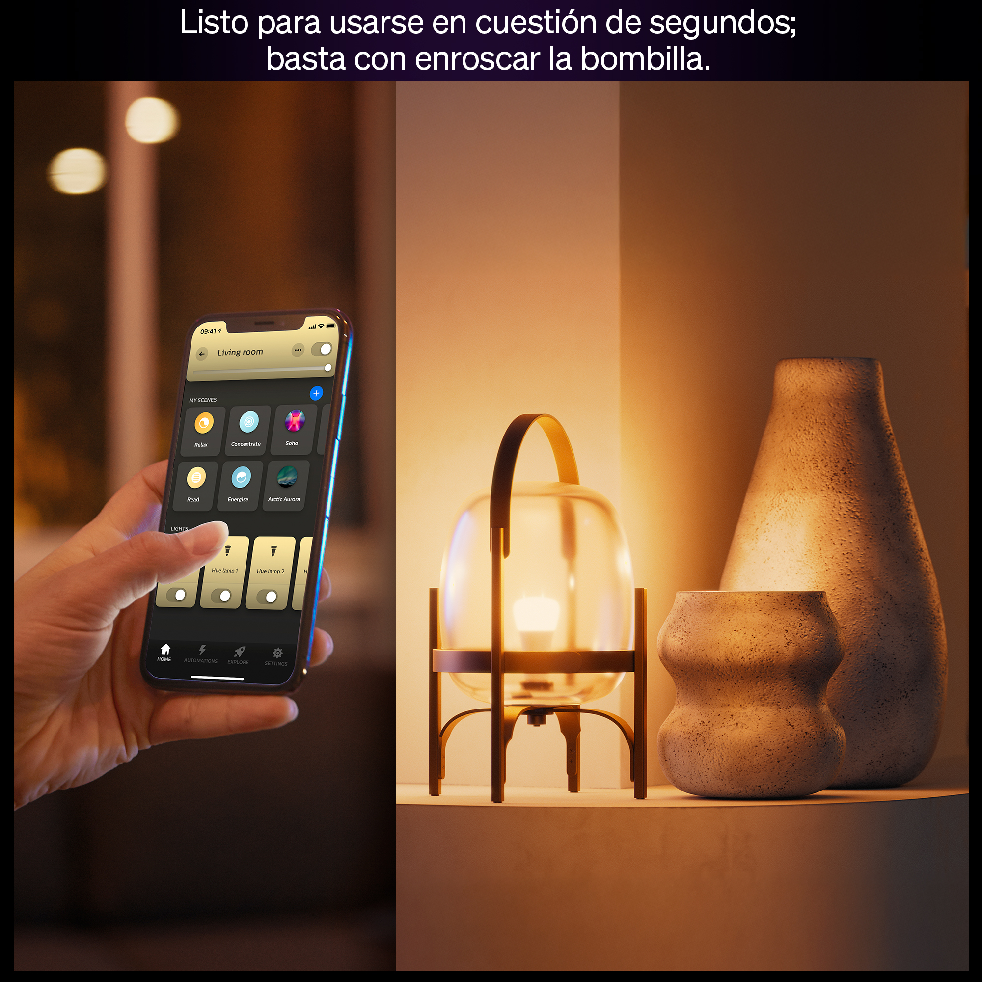 Una mano sostiene un teléfono con una app de luces inteligentes. Una lámpara moderna y jarrones en un estante.