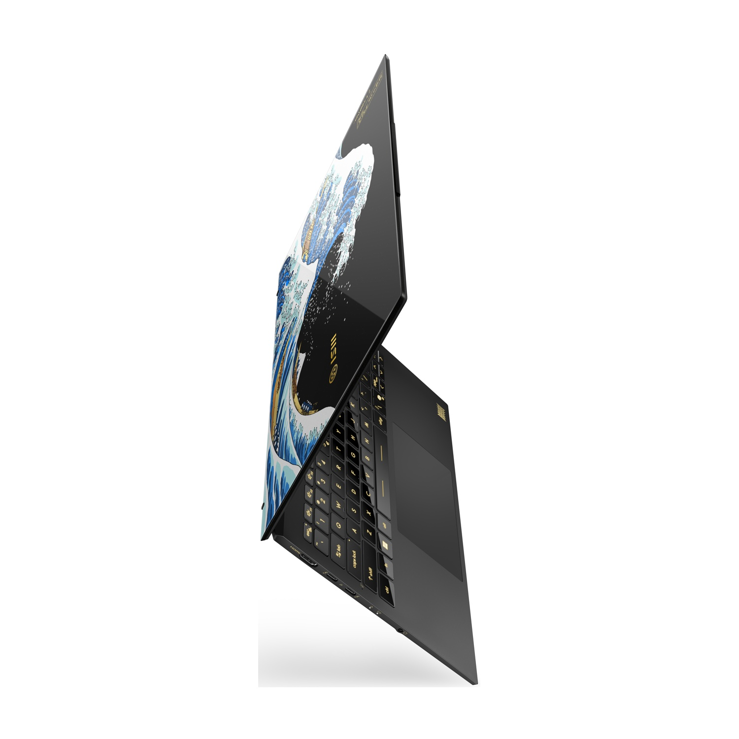 Laptop nero con motivo "La grande onda di Kanagawa" sullo schermo.