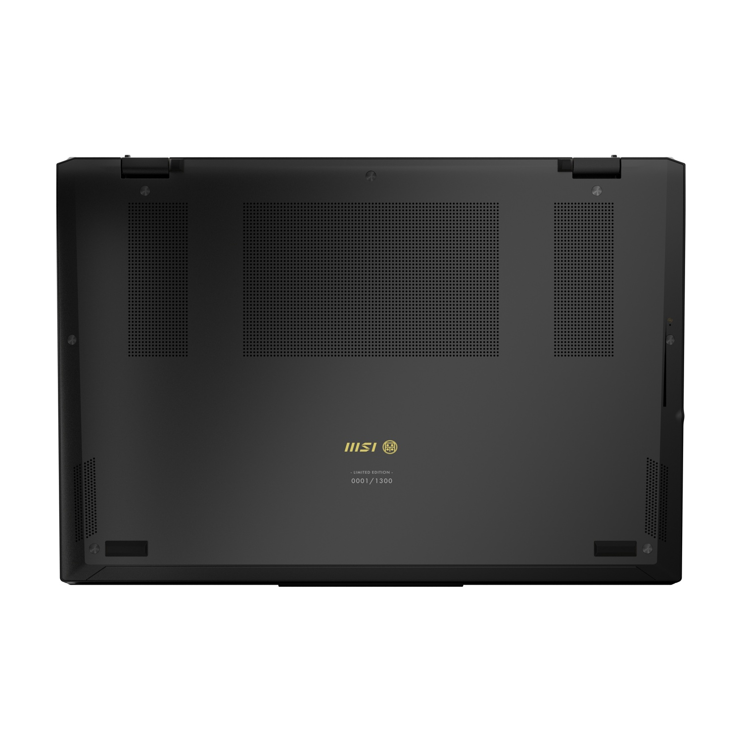 Parte inferiore di un laptop nero con prese d'aria e logo MSI, numerazione limitata.