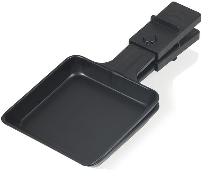 Una padella per raclette nera con vassoio quadrato e manico, su sfondo bianco.