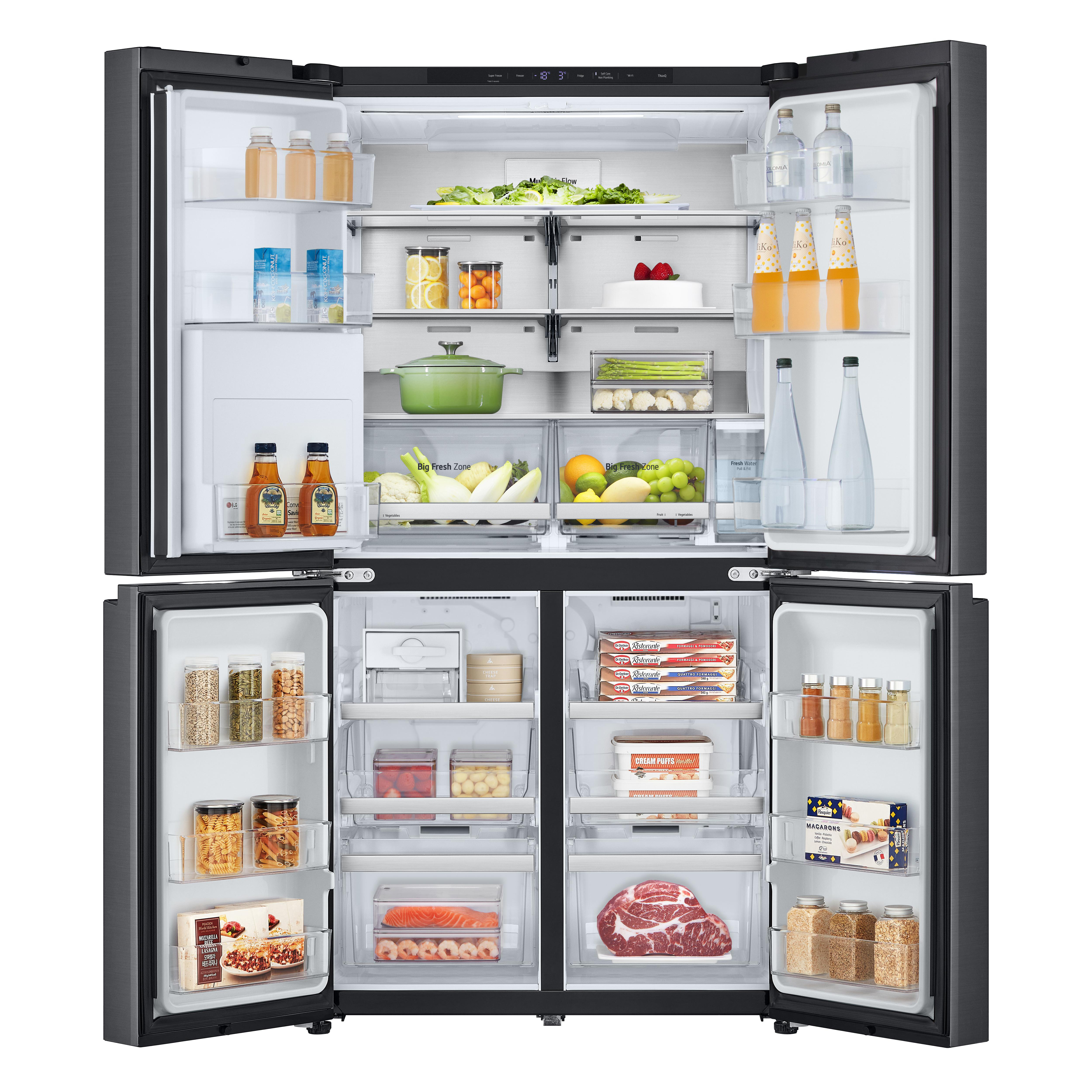 Ein offener schwarzer Kühlschrank mit Lebensmitteln: Obst, Gemüse, Getränke, Fleisch und Käse.