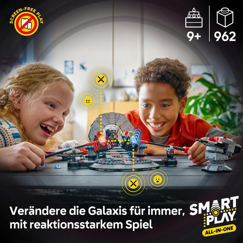 Zwei Kinder spielen mit einem Lego-Set. Ein Bildschirmfreispiel-Symbol ist sichtbar.