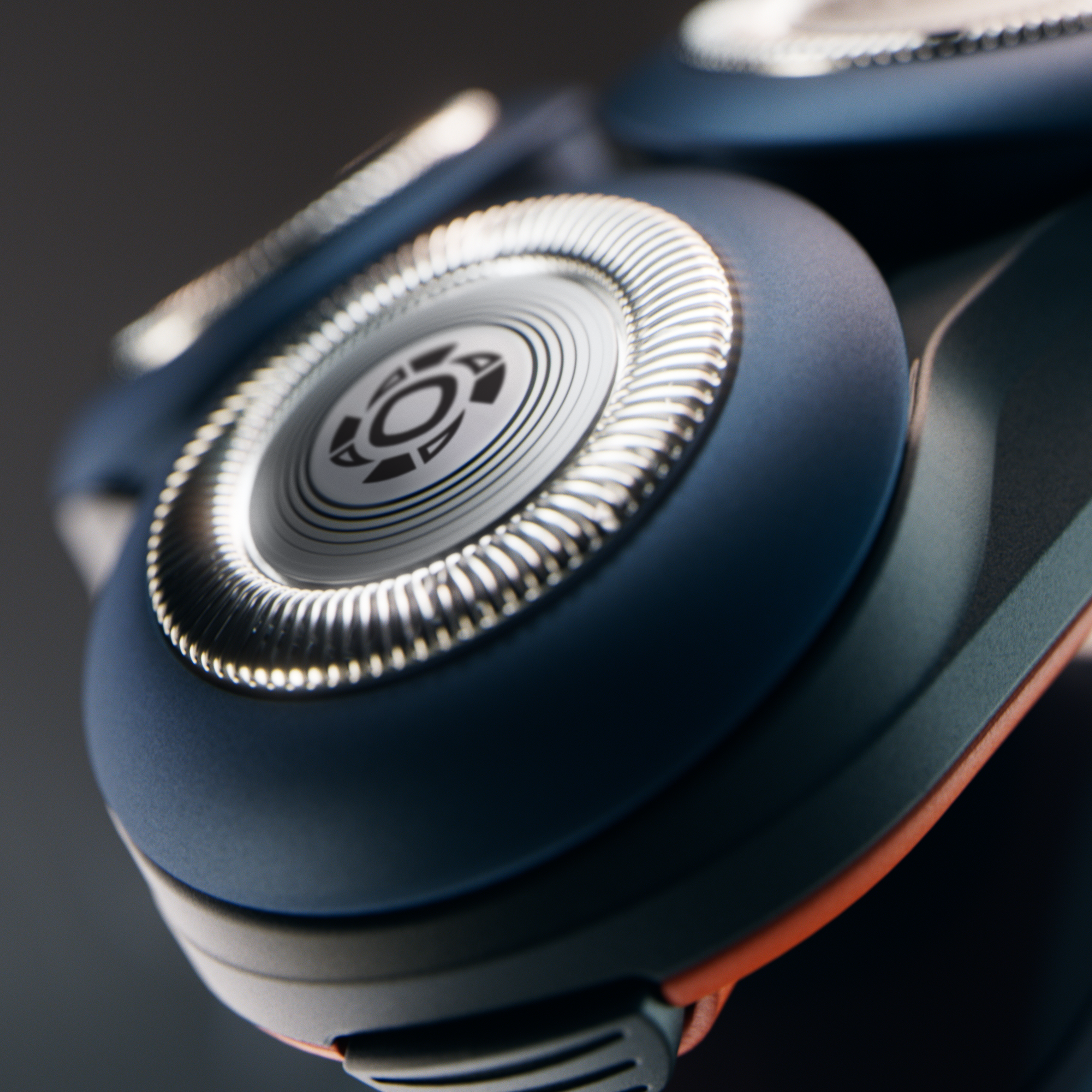 Zbliżenie niebieskiej maszynki do golenia z srebrnym pierścieniem.