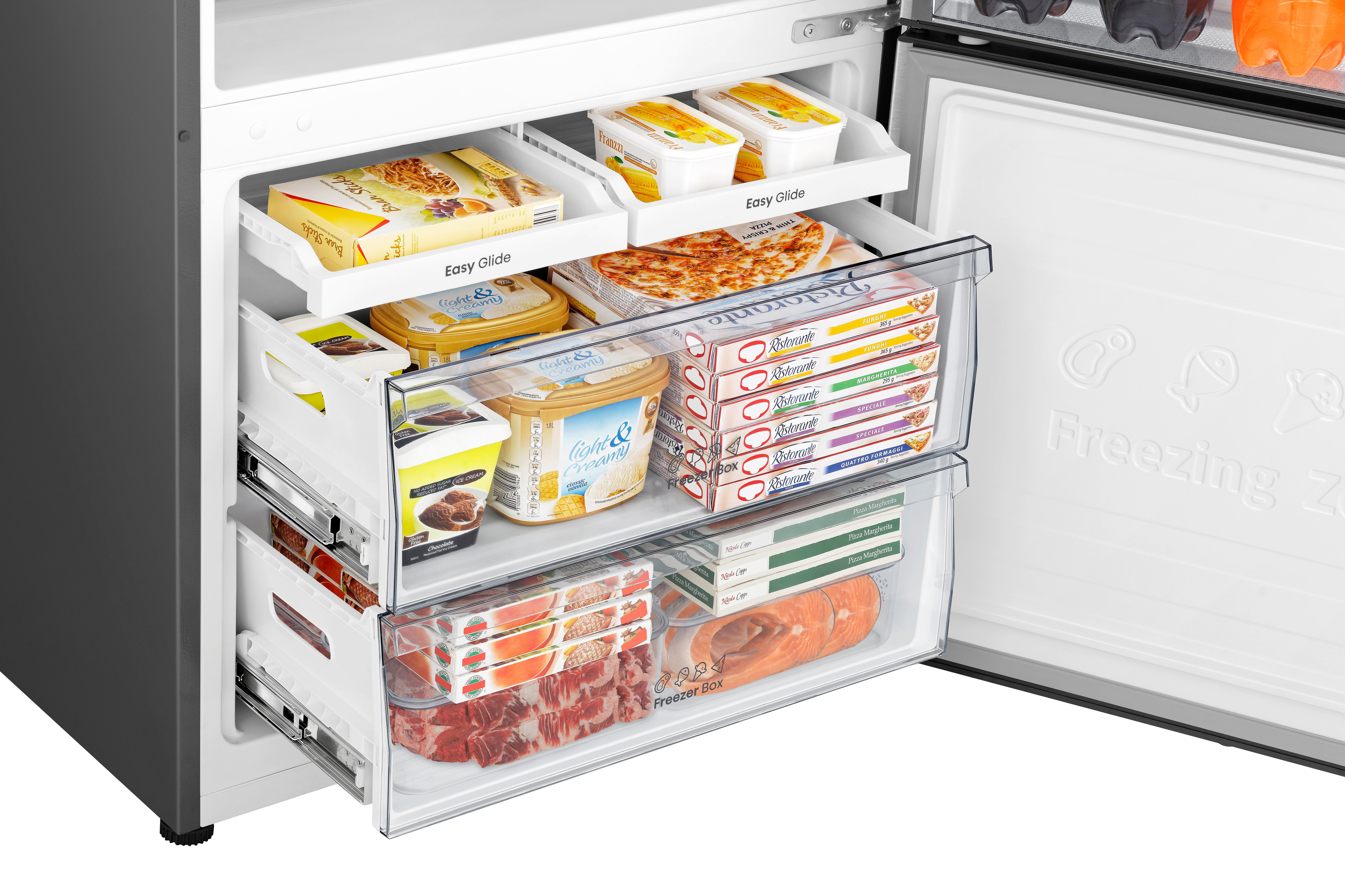 Gefrierschrank mit Schubladen voller gefrorener Lebensmittel wie Eis, Pizza und Fleisch.