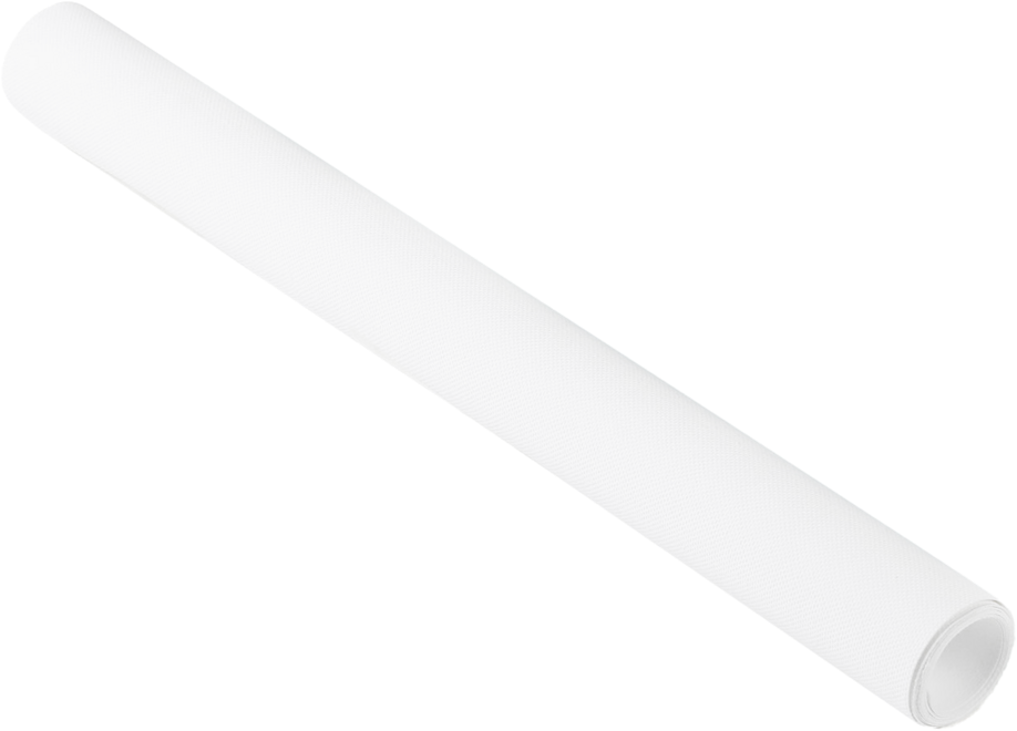 Un tappeto bianco arrotolato con motivo fine, posto diagonalmente.
