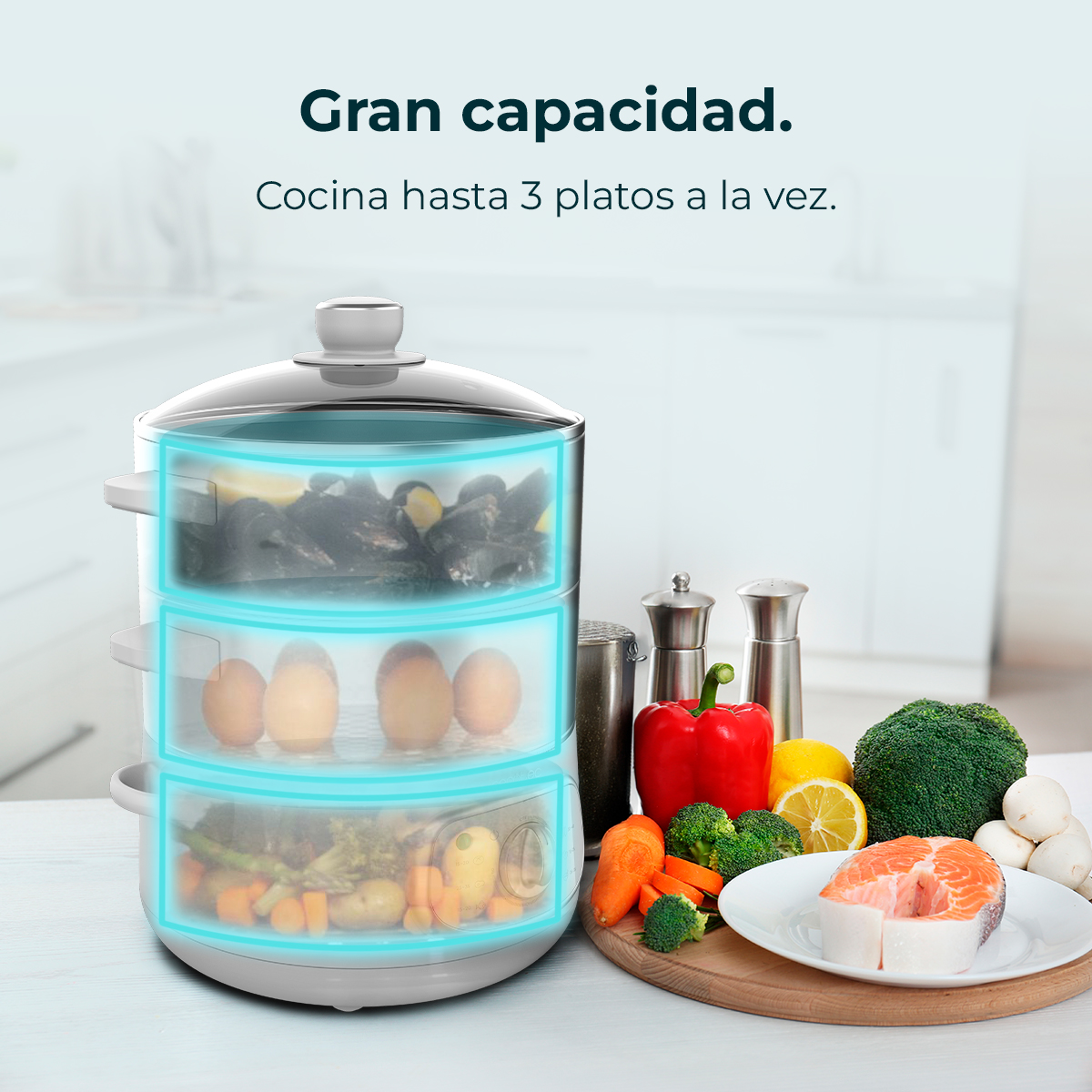 Una vaporera de tres niveles con mejillones, huevos y verduras.