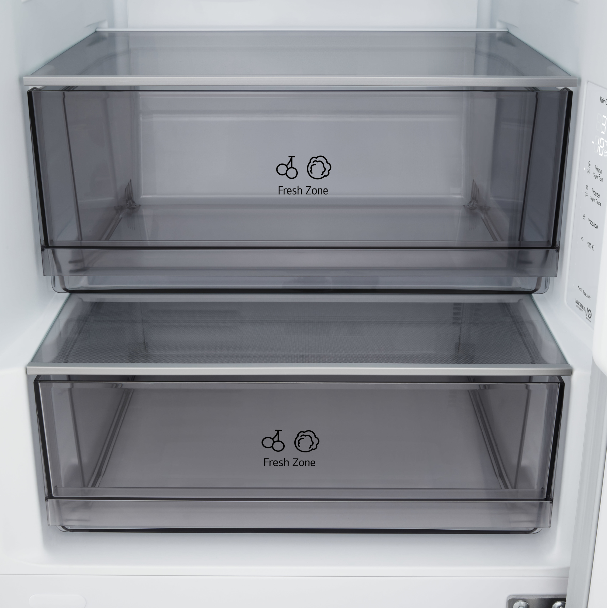 Két átlátszó hűtőfiók "Fresh Zone" felirattal és ikonokkal.
