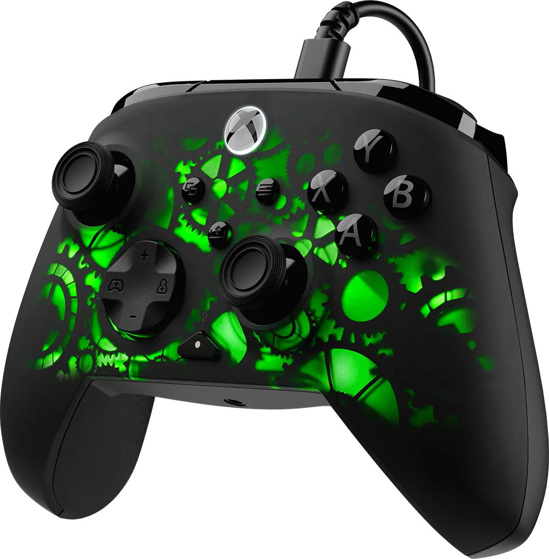 Schwarzer Xbox-Controller mit grüner Zahnrad-Beleuchtung und Kabel.