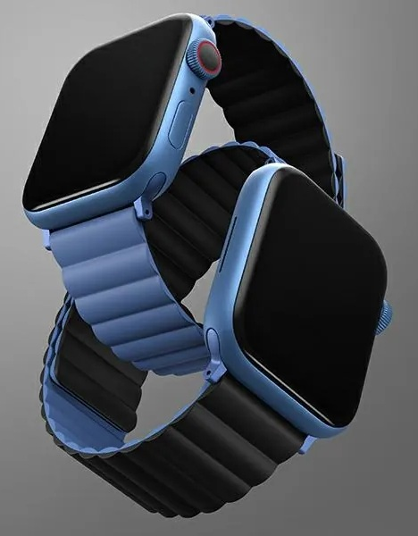 Dwa niebieskie smartwatche z czarnymi paskami leżą jeden na drugim.