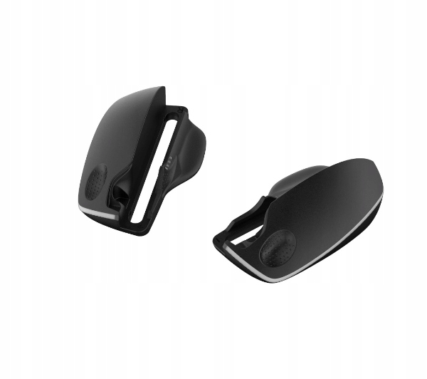 Dwa czarne, ergonomiczne uchwyty z teksturowanymi powierzchniami i białymi akcentami.