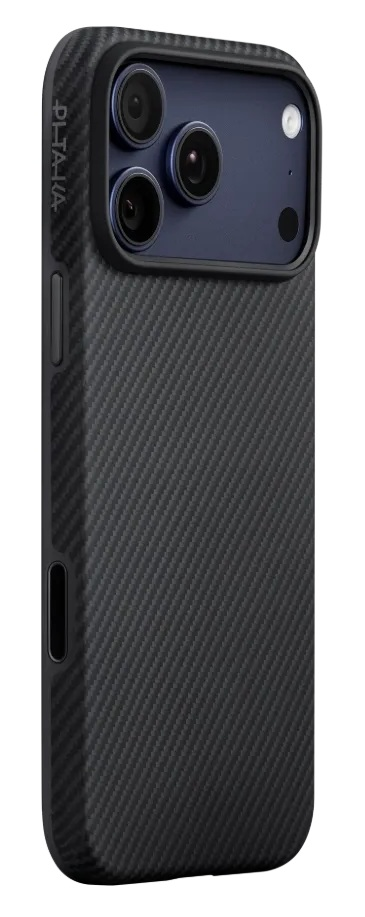 Czarna obudowa telefonu z wzorem włókna węglowego i trzema obiektywami.