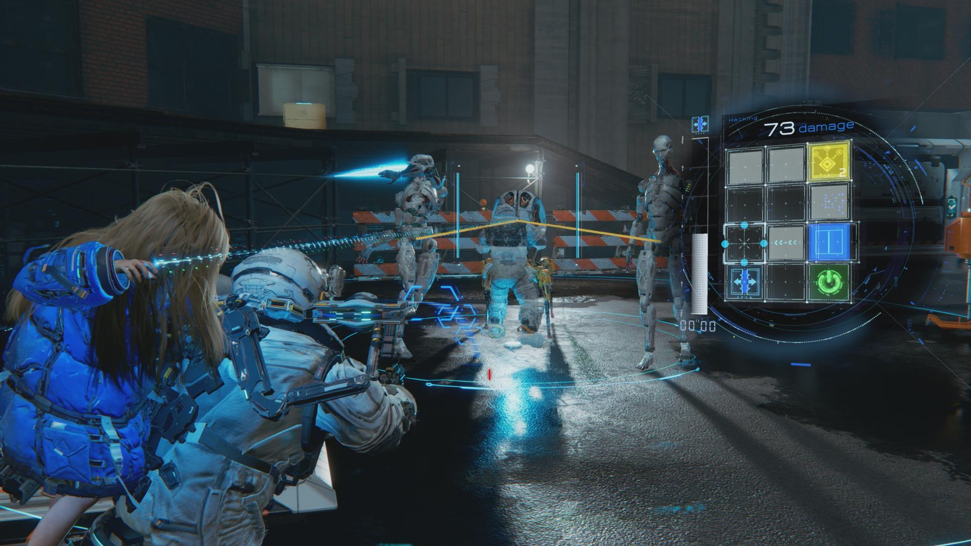 Ein Mädchen in einem blauen Anzug und ein Soldat zielen auf Roboter. Holografische Anzeige.