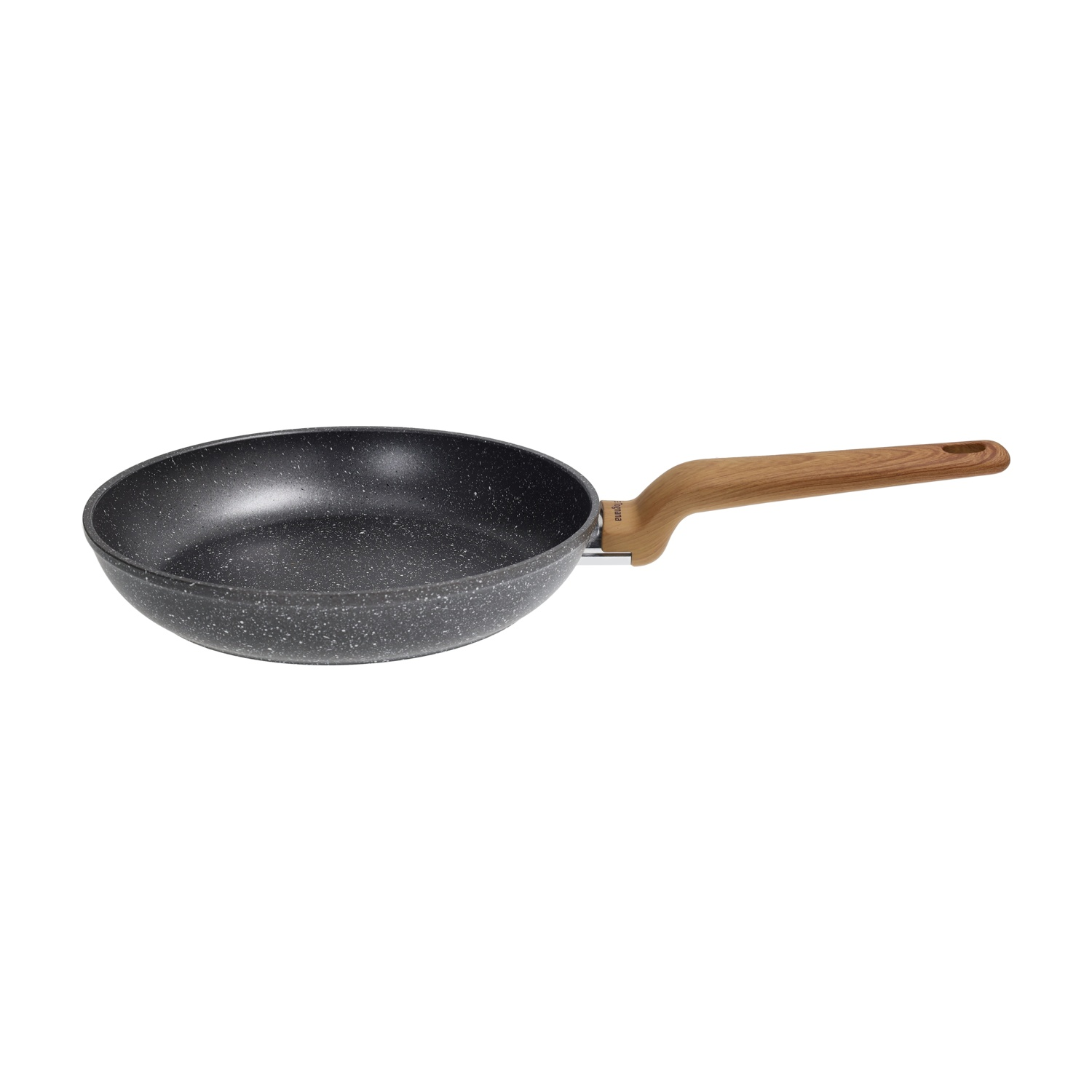 Padella grigia con manico in legno su sfondo bianco.