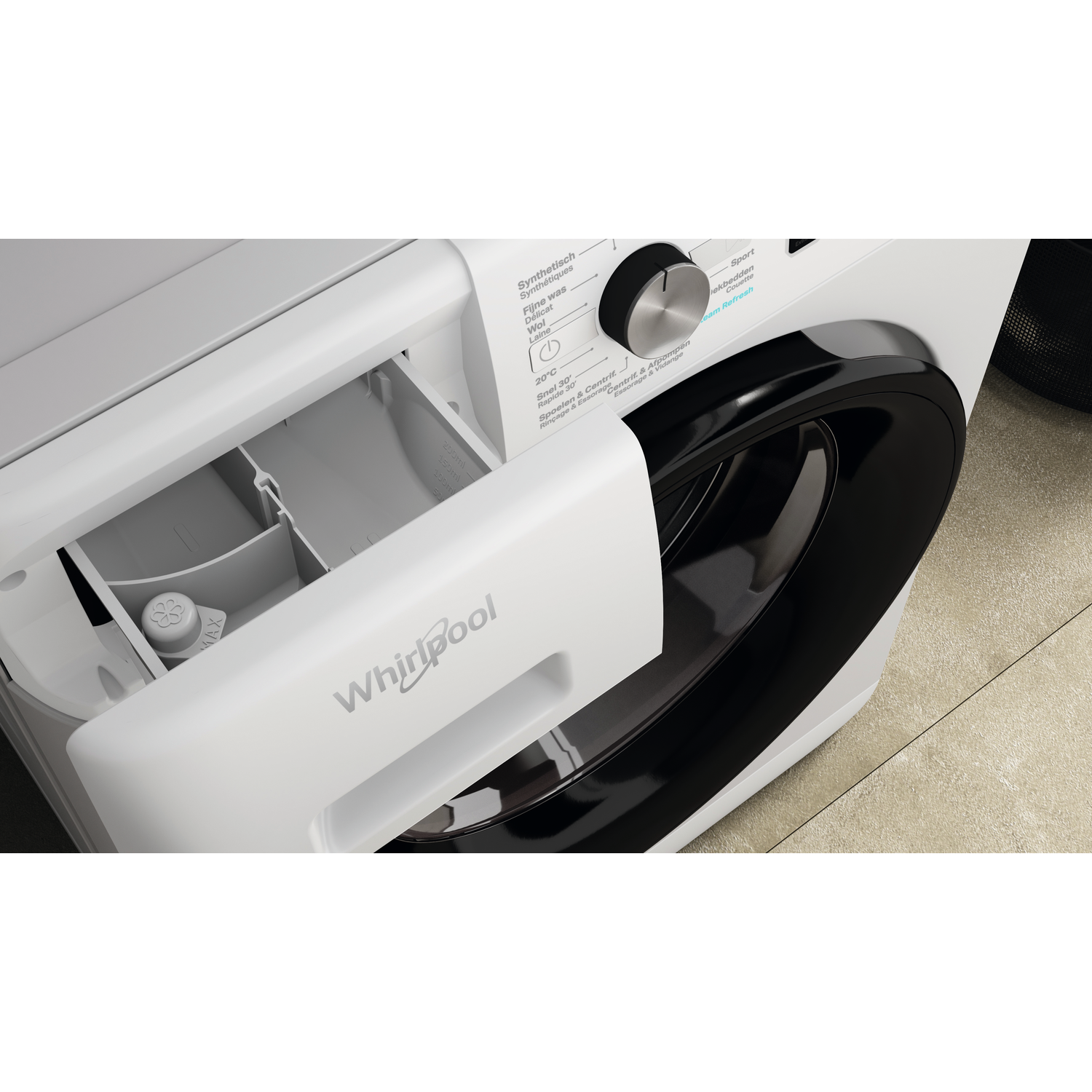 Een wasmachine met een open wasmiddellade en een draaiknop.