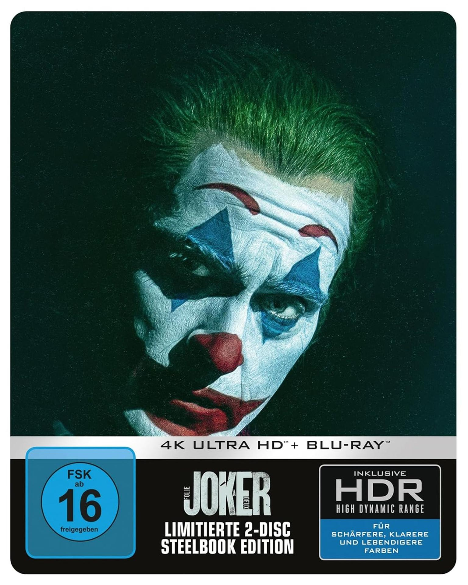 Nahaufnahme des Jokers mit grünem Haar, weißer Schminke und roter Nase.