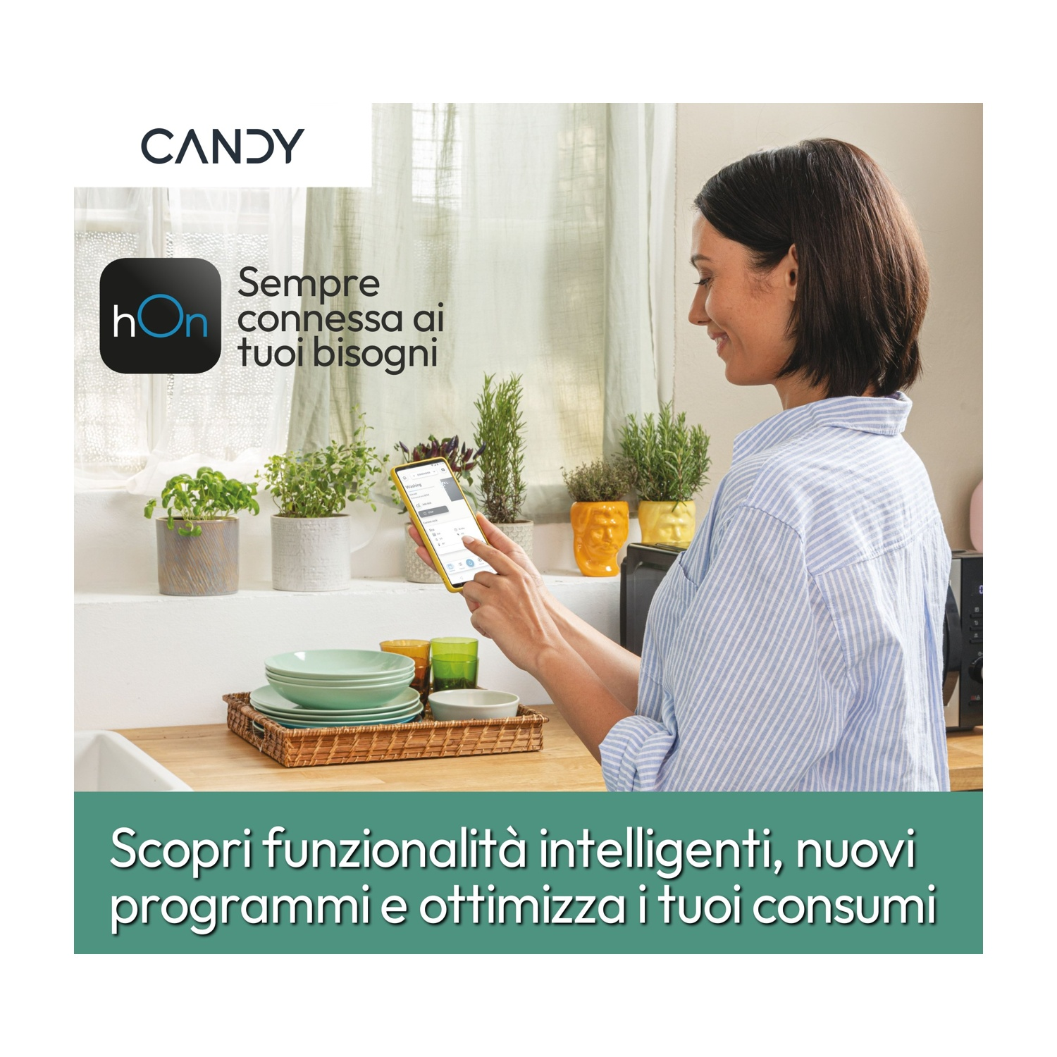 Una donna usa uno smartphone in cucina con piante in vaso e piatti.