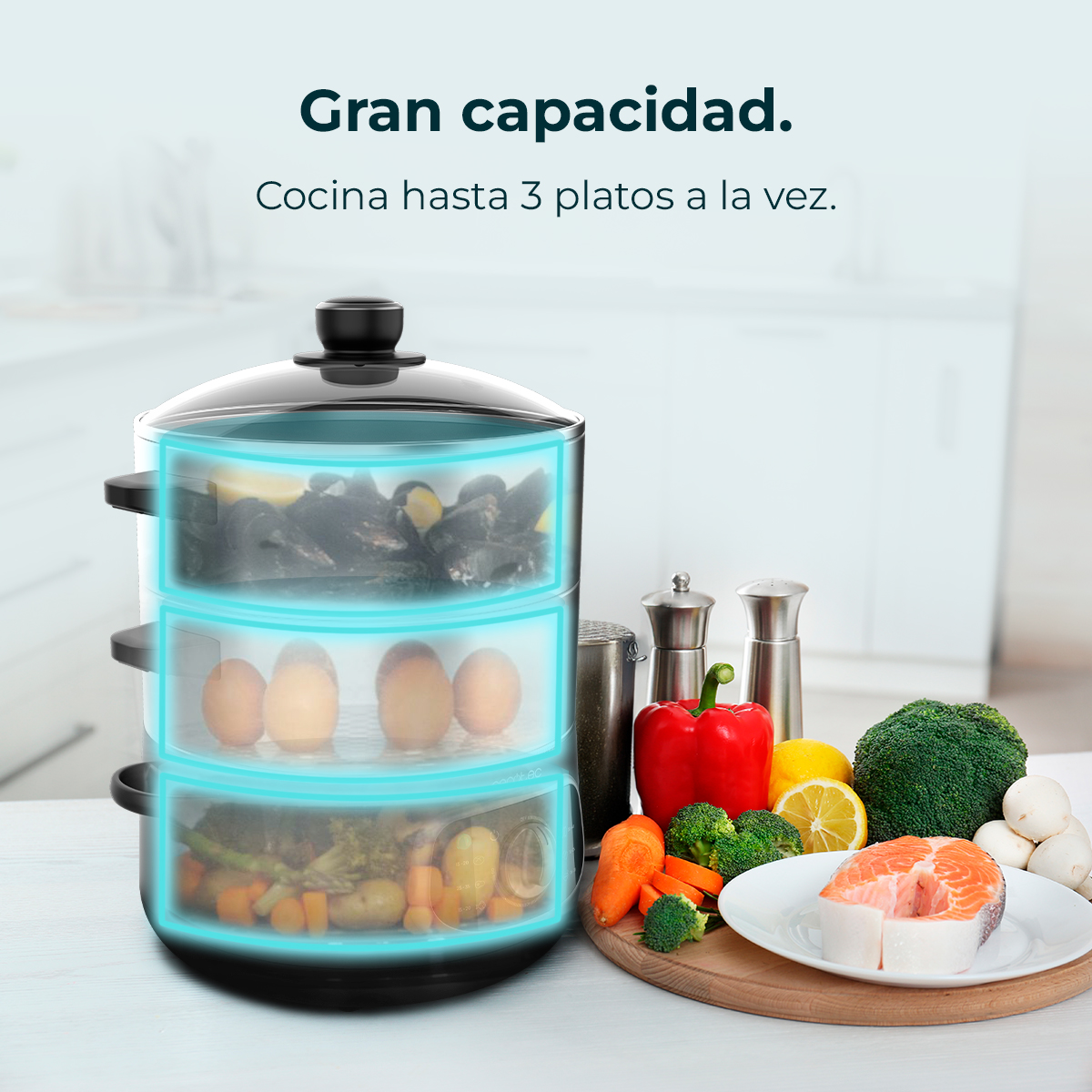 Vaporera de 3 niveles con mejillones, huevos y verduras. Salmón, pimiento, brócoli cerca.