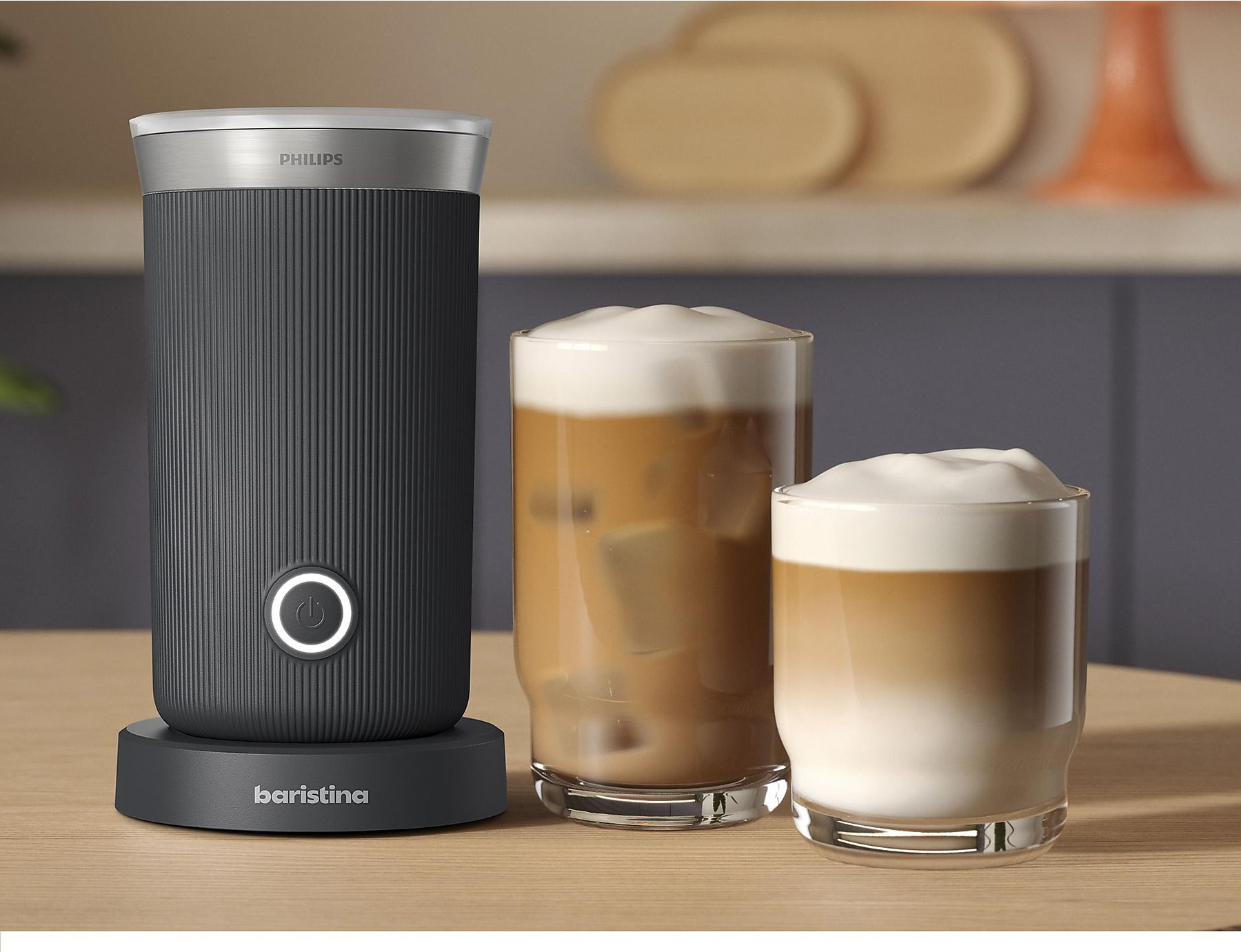 Sötétszürke Philips tejhabosító két habos kávés pohár mellett.