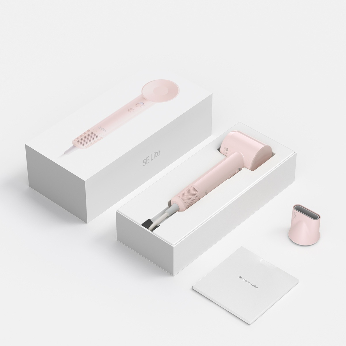 Różowa suszarka do włosów z akcesoriami w białych pudełkach na szarym tle.