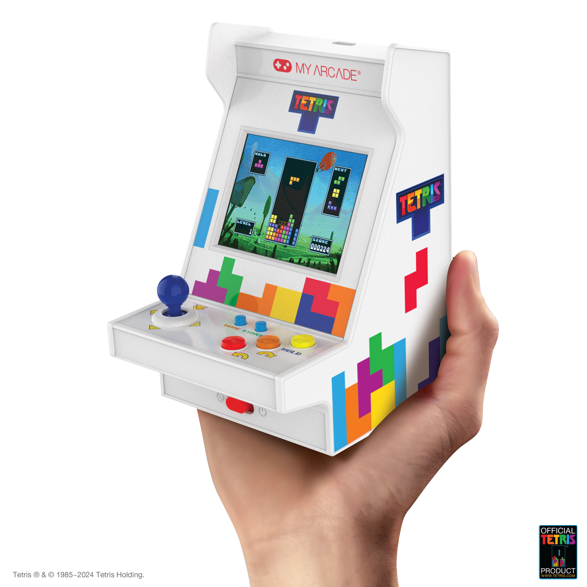 Tetris tasarımlı beyaz mini atari makinesi elde tutuluyor.