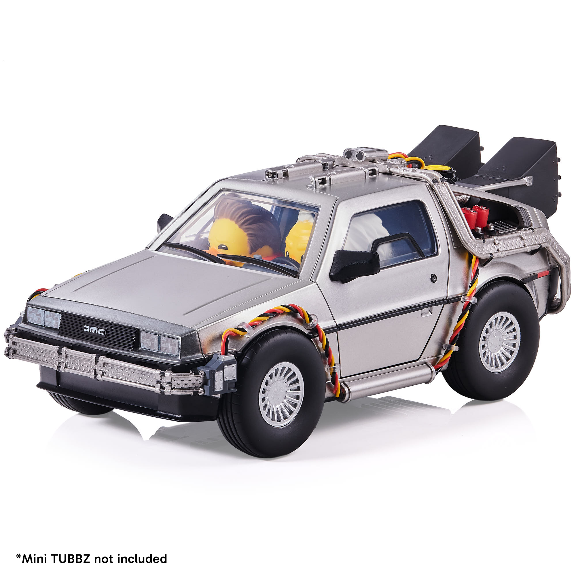 Ezüst DeLorean játékautó sárga figurákkal, vezetékekkel és szárnyakkal.