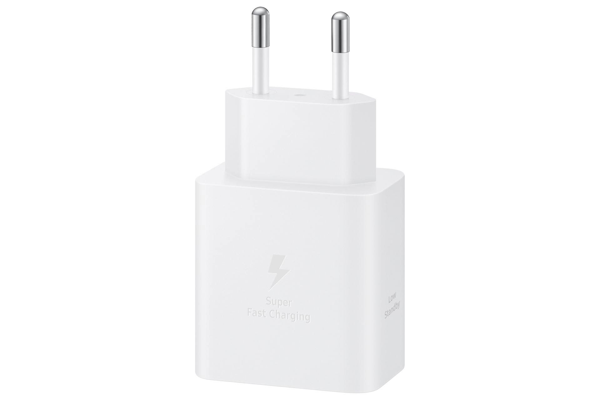 Weißer Schnellladeadapter mit zwei silbernen Stiften. Text: 'Super Fast Charging'.