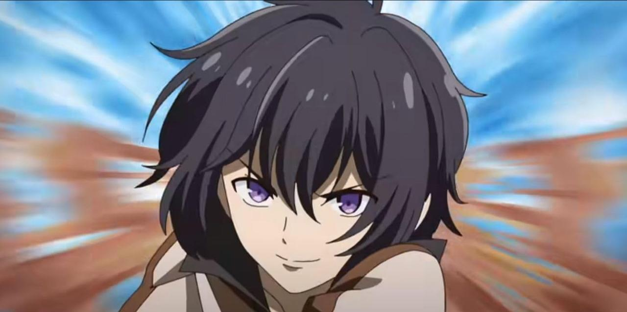 Ein Anime-Charakter mit dunklem Haar und lila Augen blickt grinsend nach vorne.