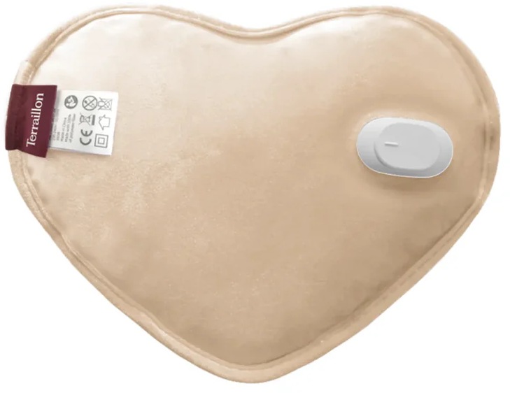 Une bouillotte beige en forme de cœur avec un bouton rotatif blanc.
