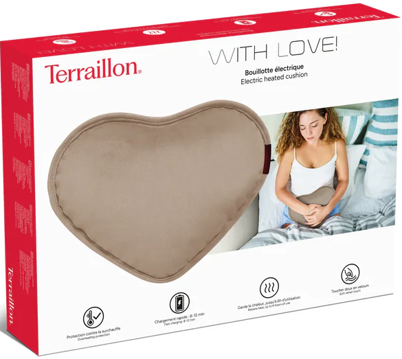 Emballage de coussin chauffant électrique en forme de cœur avec une femme le tenant.