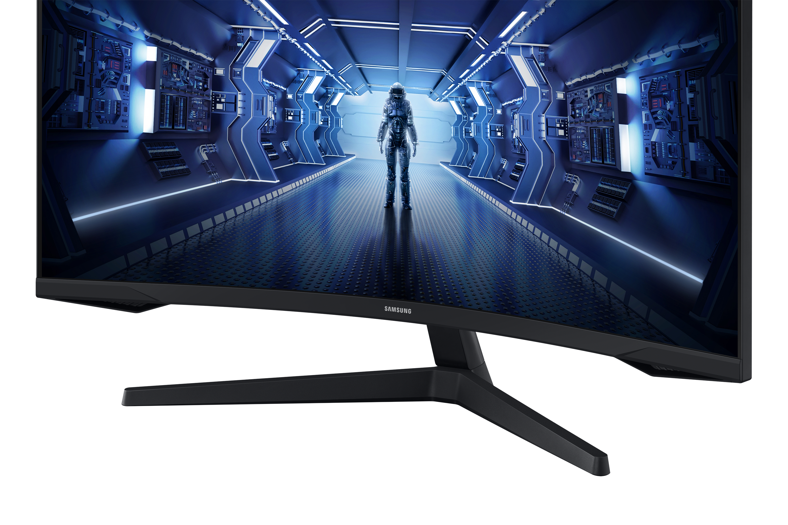 Astronauta stoi w futurystycznym korytarzu z niebieskimi światłami.