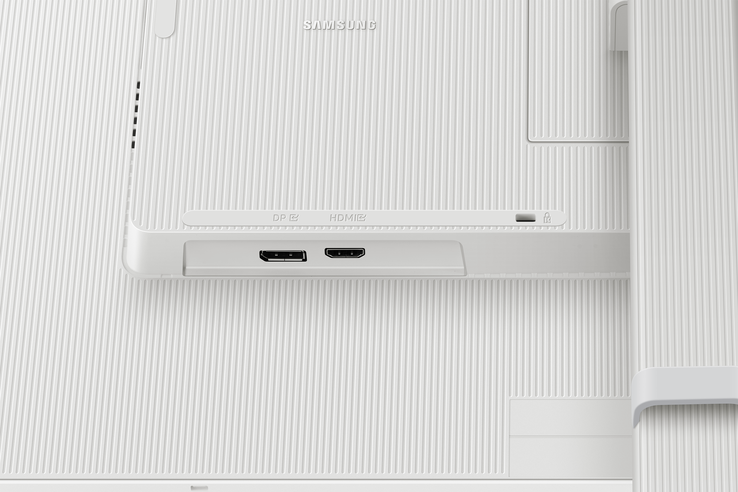 Biały tył monitora z portami (DP, HDMI, USB) i logo Samsung.