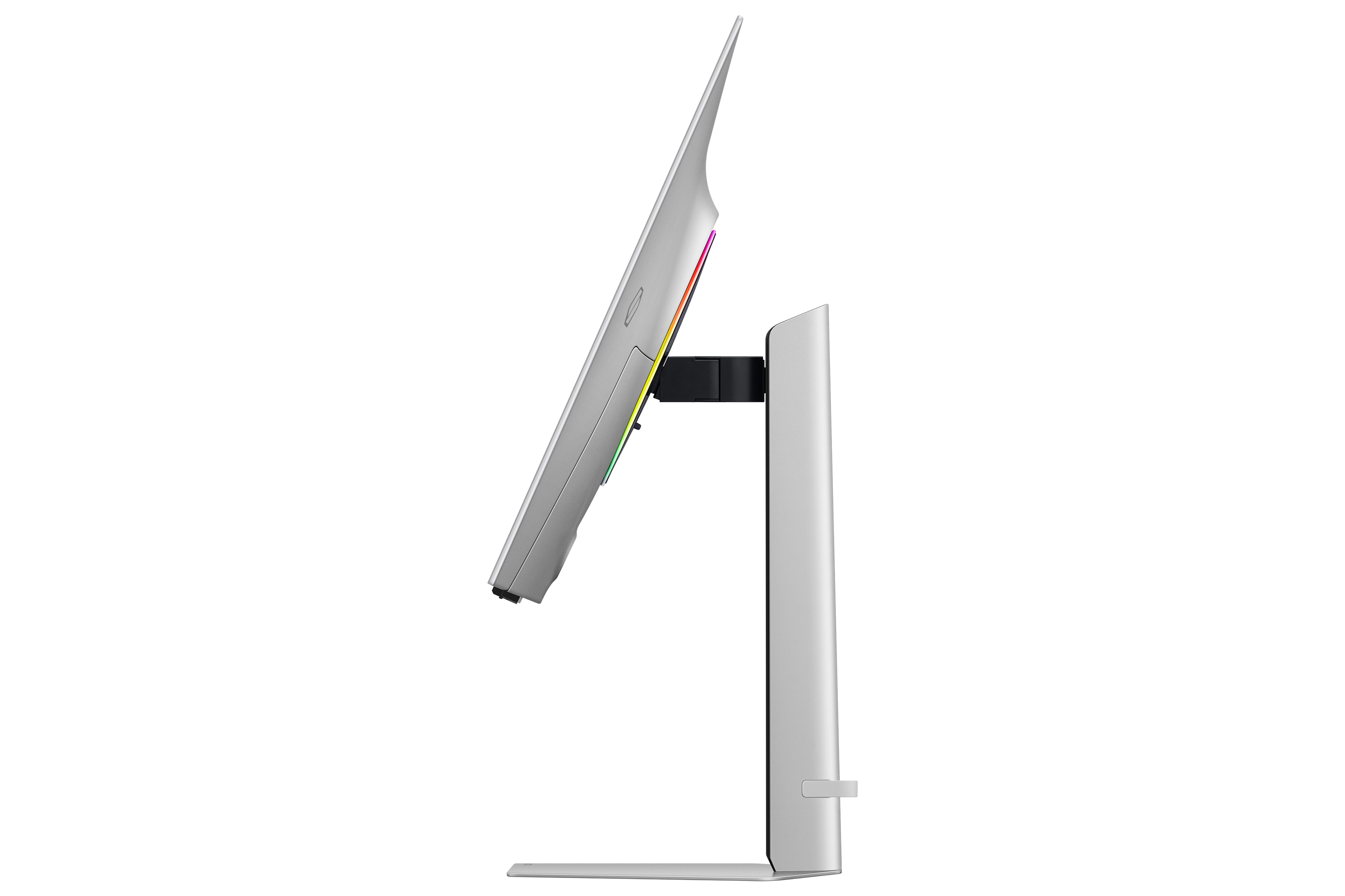 Srebrny monitor z podświetleniem RGB na stojaku, widziany z boku.