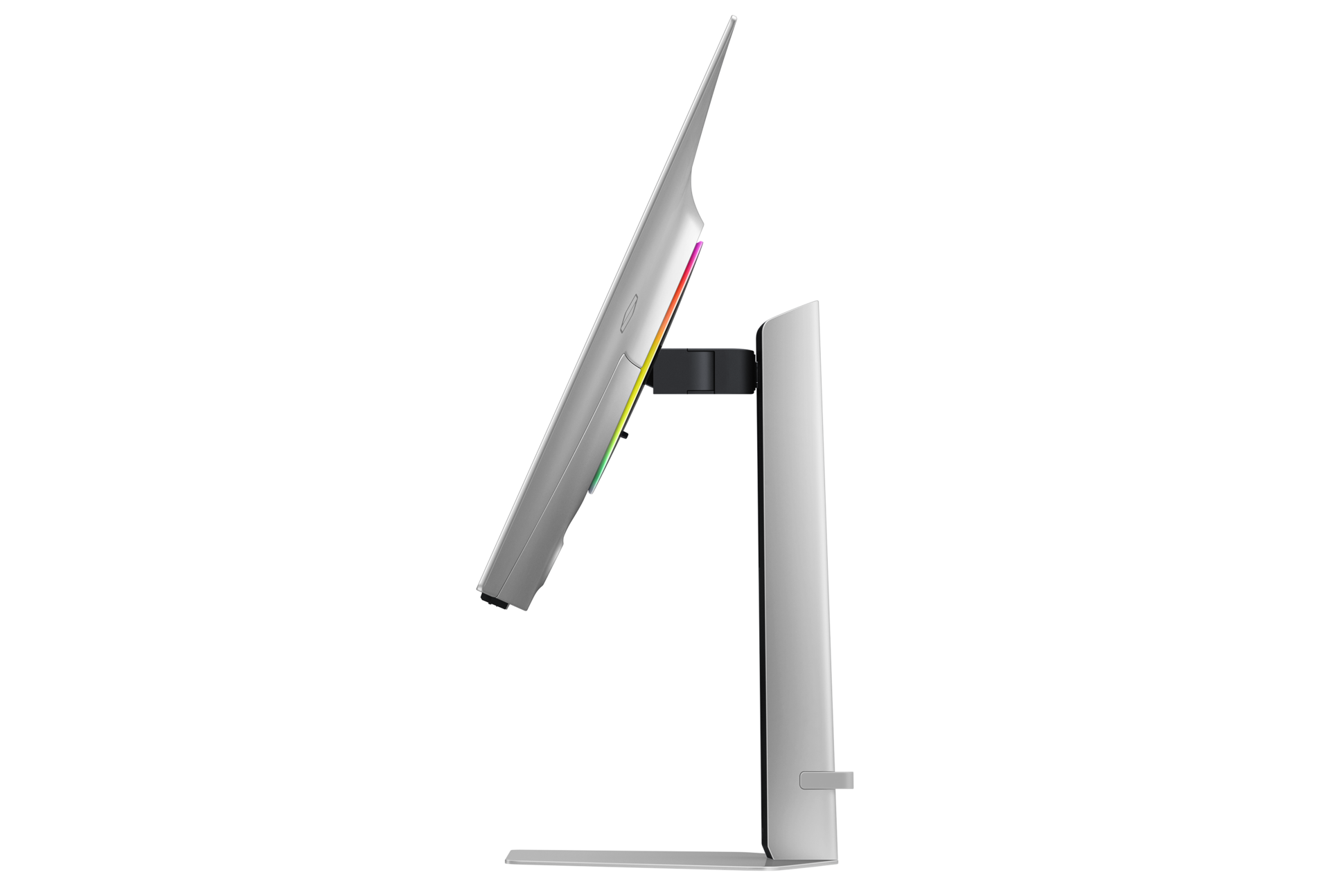Srebrny monitor z oświetleniem RGB, widziany z boku.