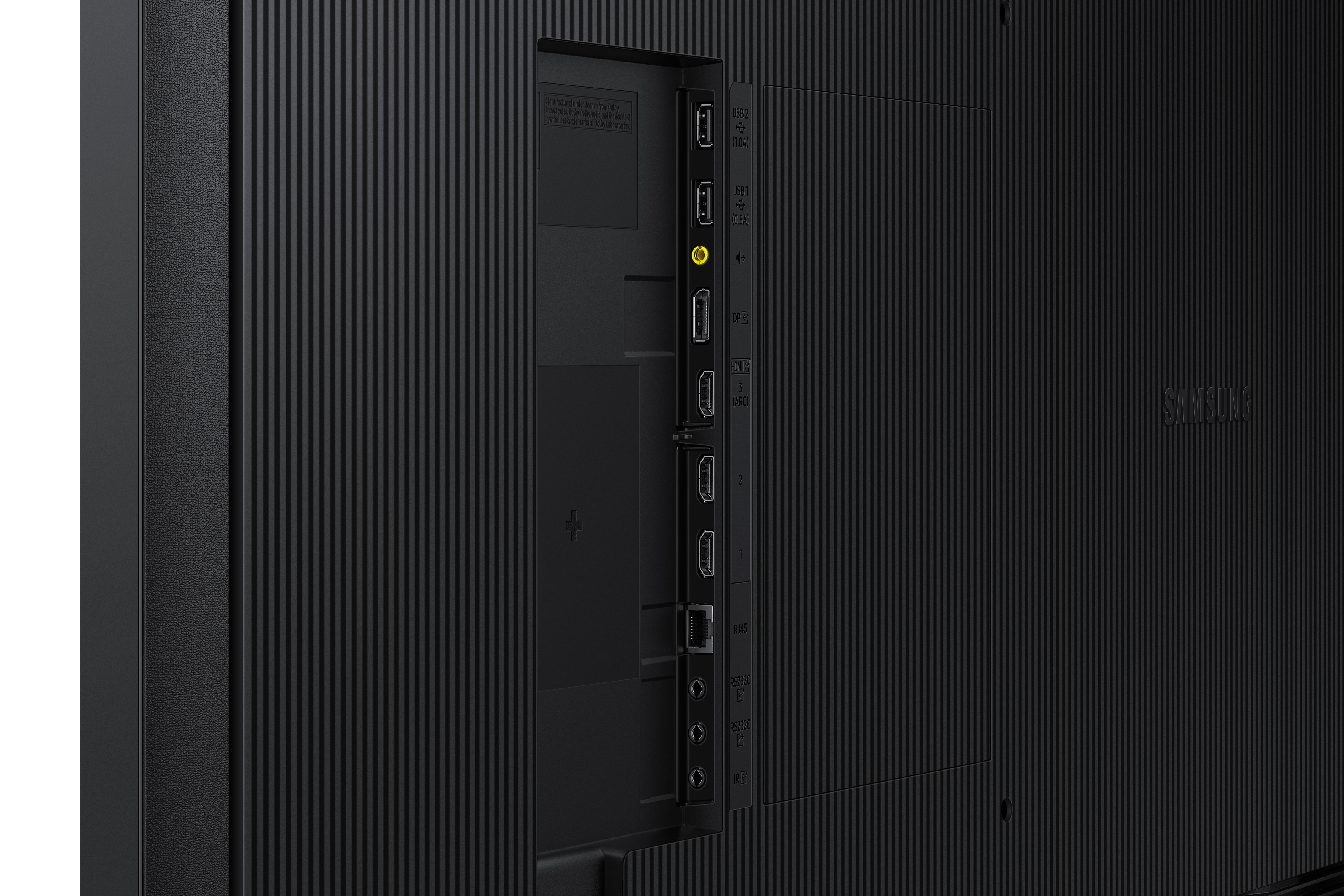Rückseite eines schwarzen Fernsehers mit Anschlüssen: USB, HDMI, DP, RJ45.