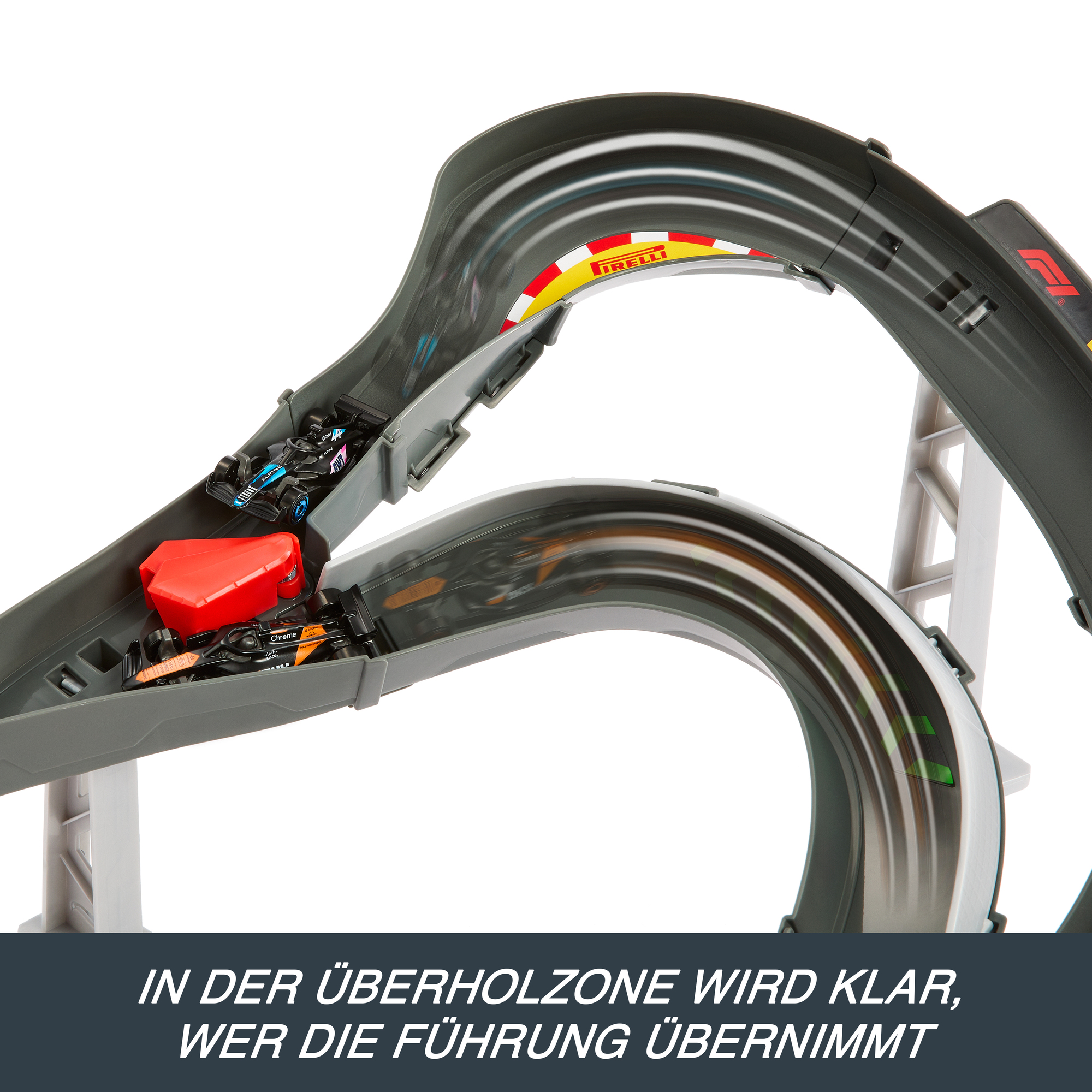 Spielzeugauto-Rennbahn mit zwei Autos, die um die Führung kämpfen.