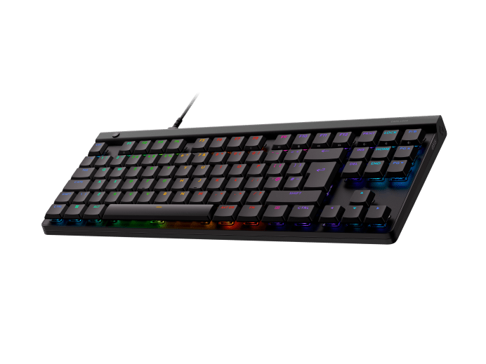 Fekete mechanikus billentyűzet RGB világítással zöld háttéren.