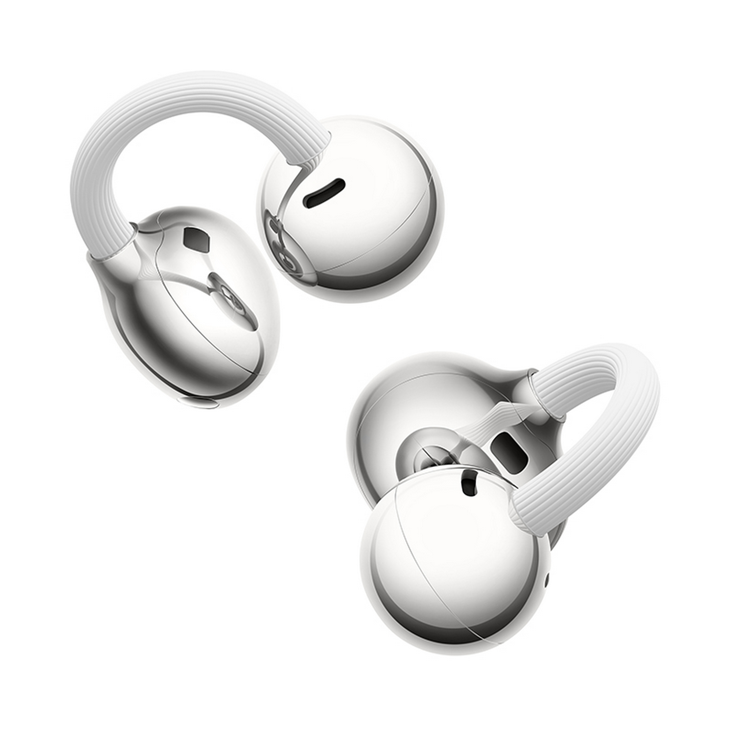 Dos auriculares blancos brillantes con cordones blancos sobre fondo blanco.