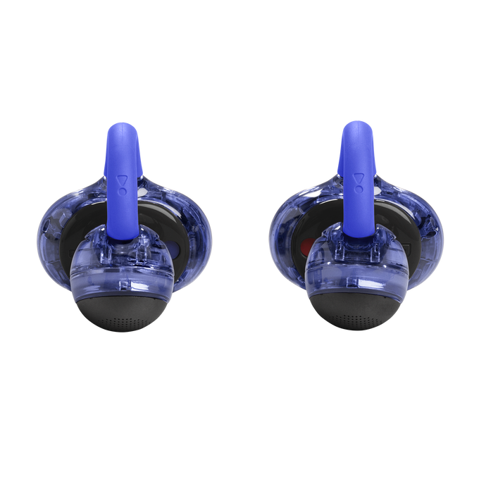 Dos auriculares azules transparentes con ganchos azules sobre fondo negro.