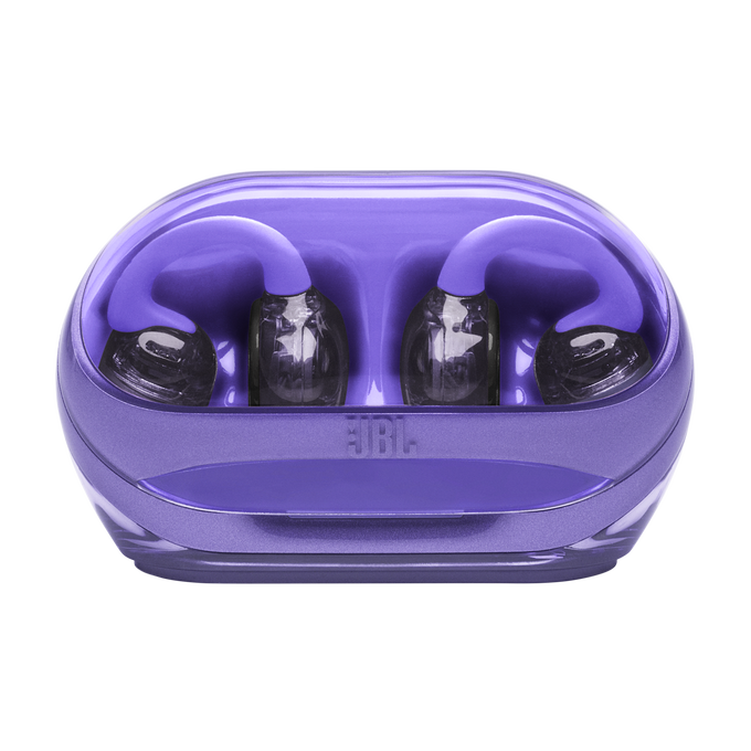 Auriculares JBL morados en su estuche de carga transparente.