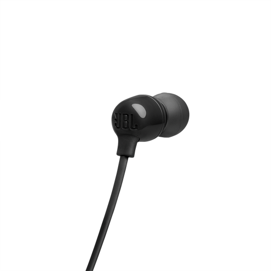 Auricular JBL negro con logo visible y cable negro.