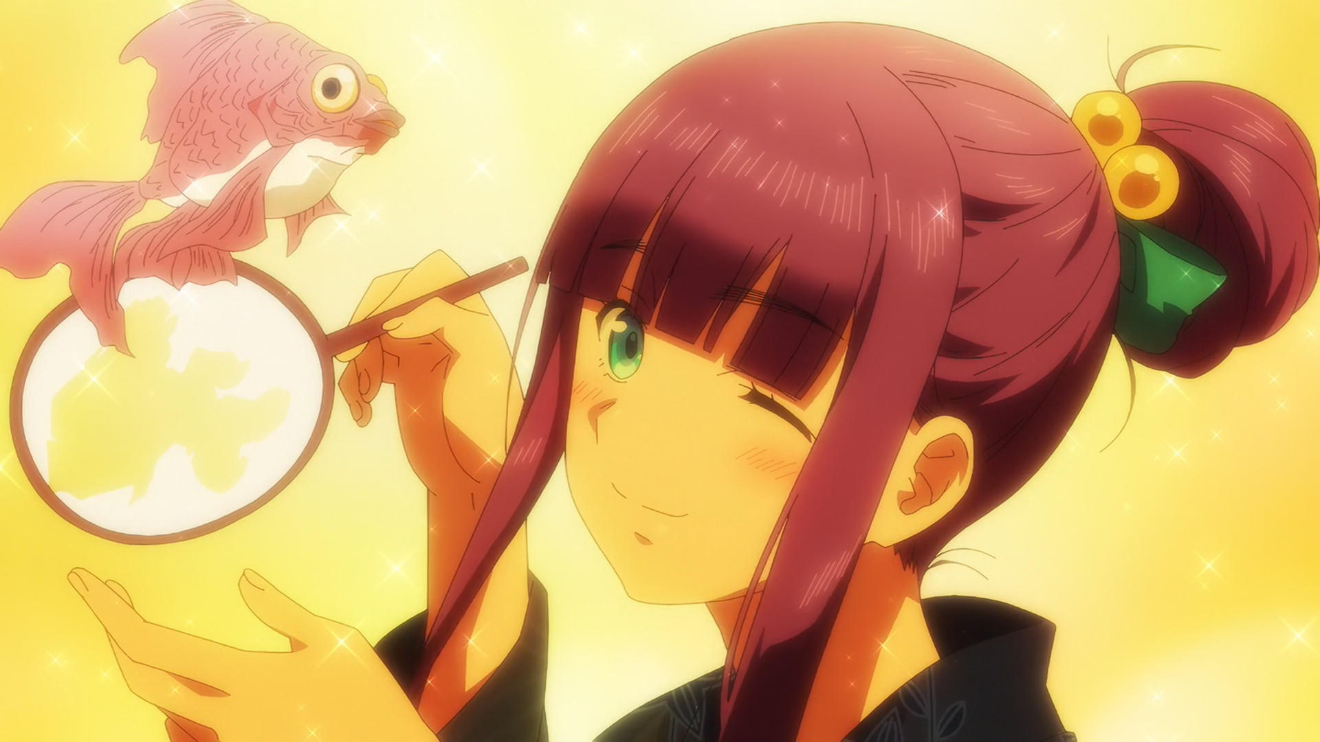 Ein Anime-Mädchen mit lila Haar hält einen Fisch auf einem Netz.