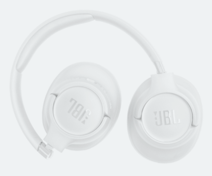 Białe słuchawki JBL z srebrnym logo na białym tle.