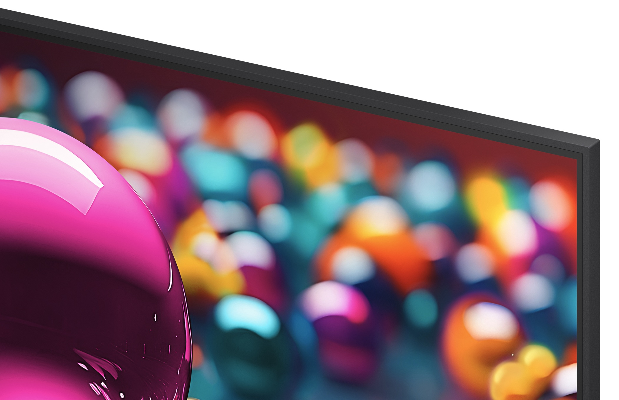 Duża, błyszcząca, różowa kula na rozmytym tle kolorowych świateł.