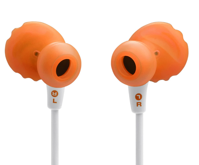 Pomarańczowe słuchawki z białymi kablami i oznaczeniami L/R.