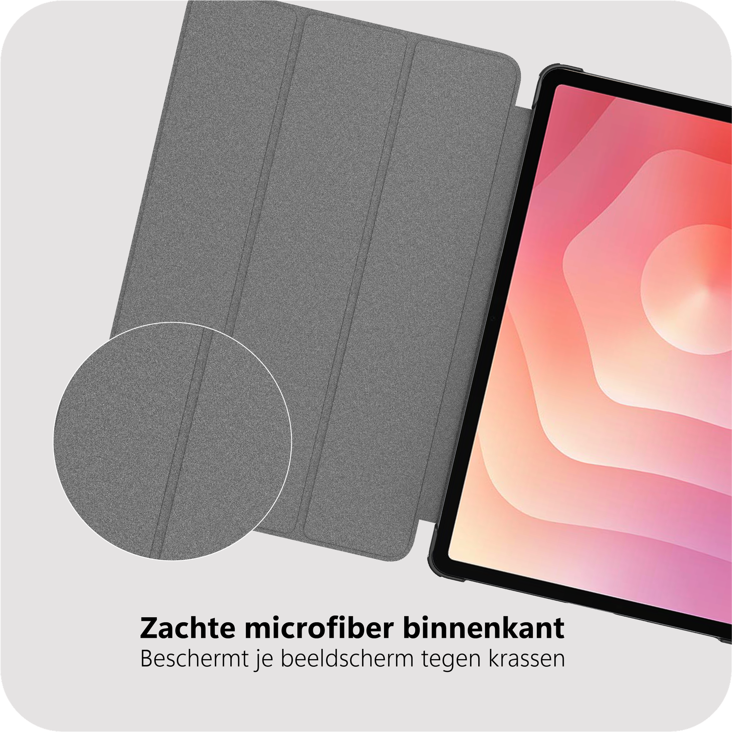 Grijze tablethoes met microvezel voering naast een tablet met kleurrijk scherm.