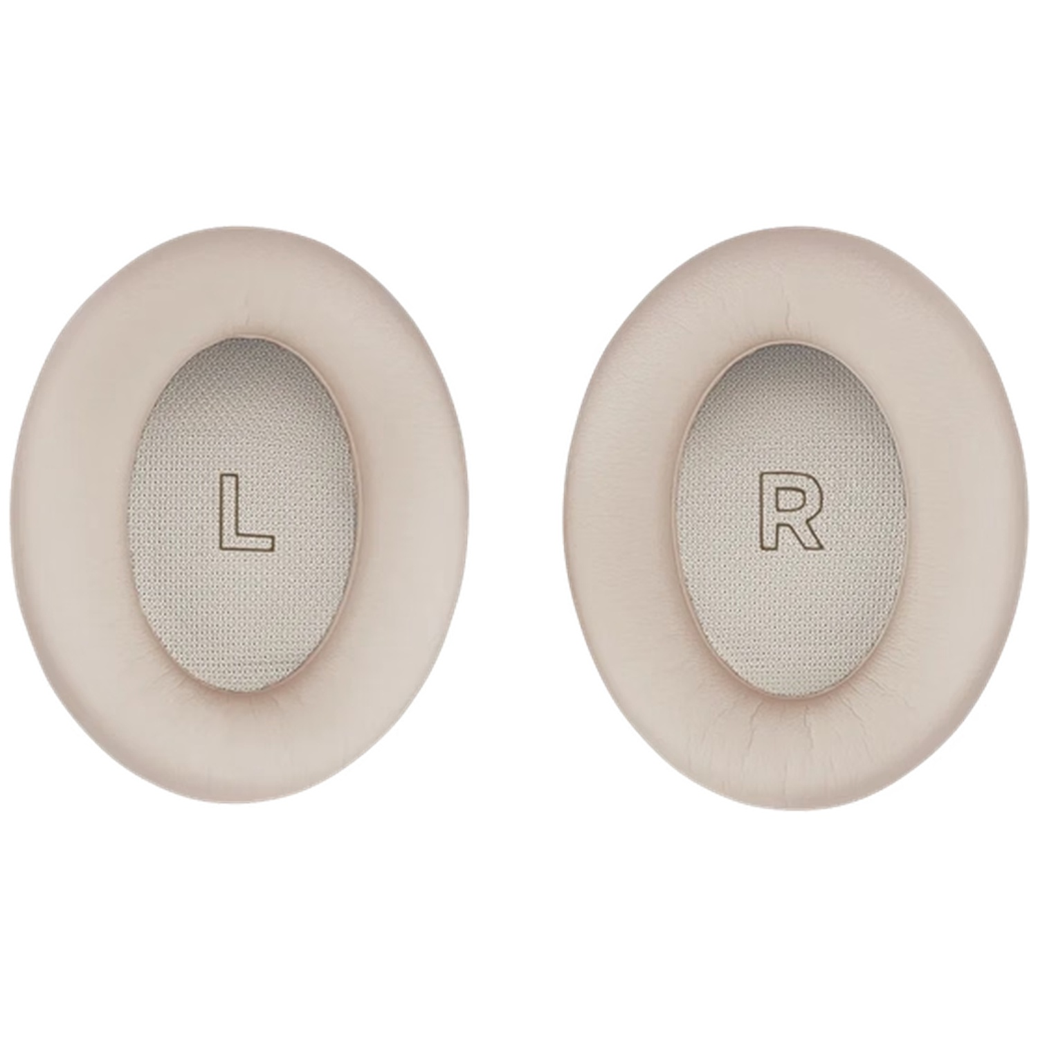 Deux coussinets d'oreille beiges pour casque, un marqué L, un marqué R.