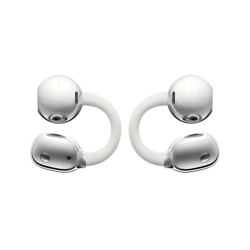 Cztery białe słuchawki z stykami ładującymi tworzące kształt X.