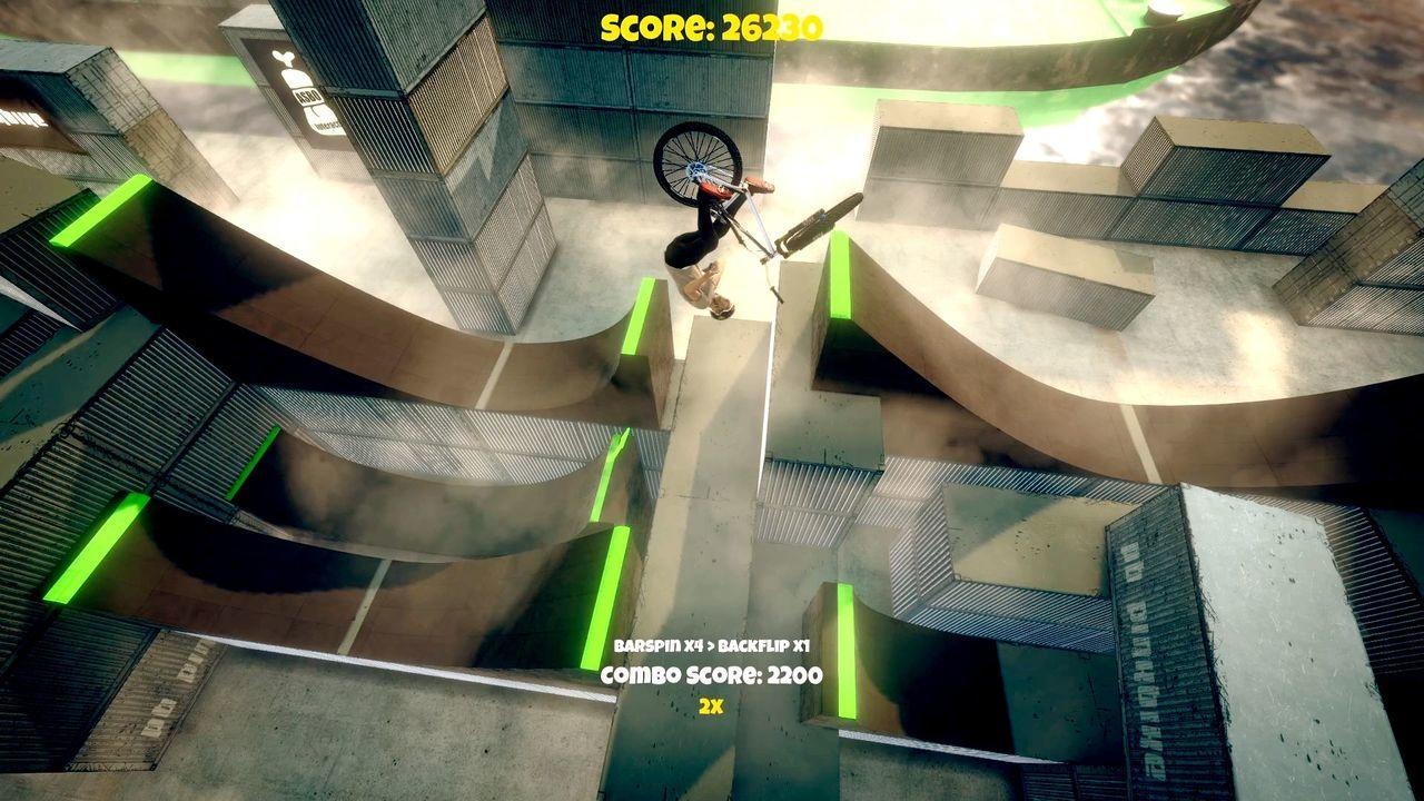 BMX-Fahrer macht einen Rückwärtssalto in einer urbanen Rampe mit grünen Akzenten.