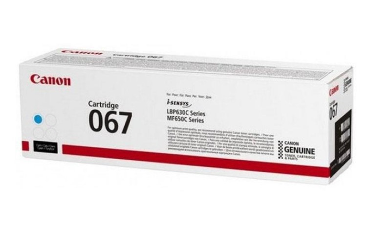 Kırmızı ve mavi vurgulu 067 toner kartuşu için beyaz Canon ambalajı.